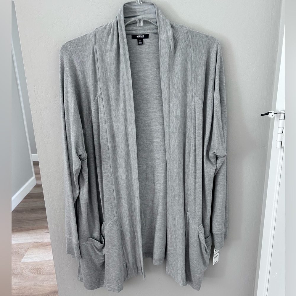 NWT Cardigan Macy’s Alfani Size XXL with front pockets in Gray